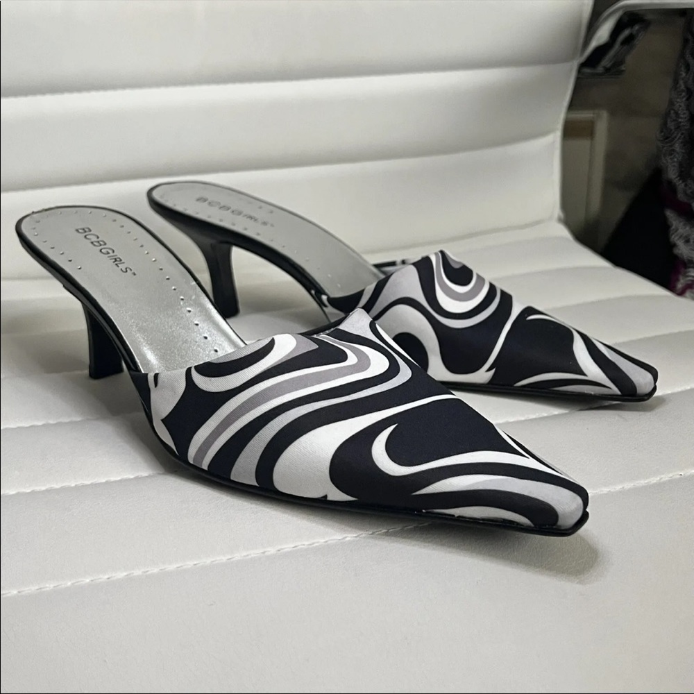 BCBGirls Melany Heel Mules Slip ons Size 9 Made In Brazil Geometric Design